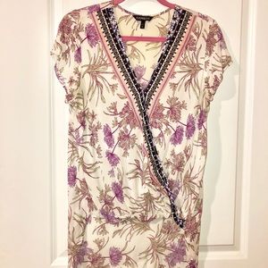 Hi-lo hem floral top.